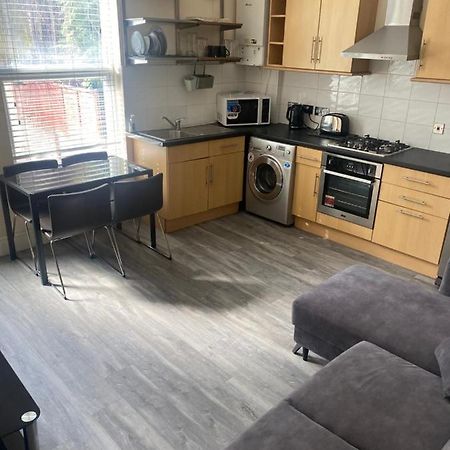 Spacious 4 Bedroom House Near Stokes Croft!! Central!!! Bristol Bagian luar foto